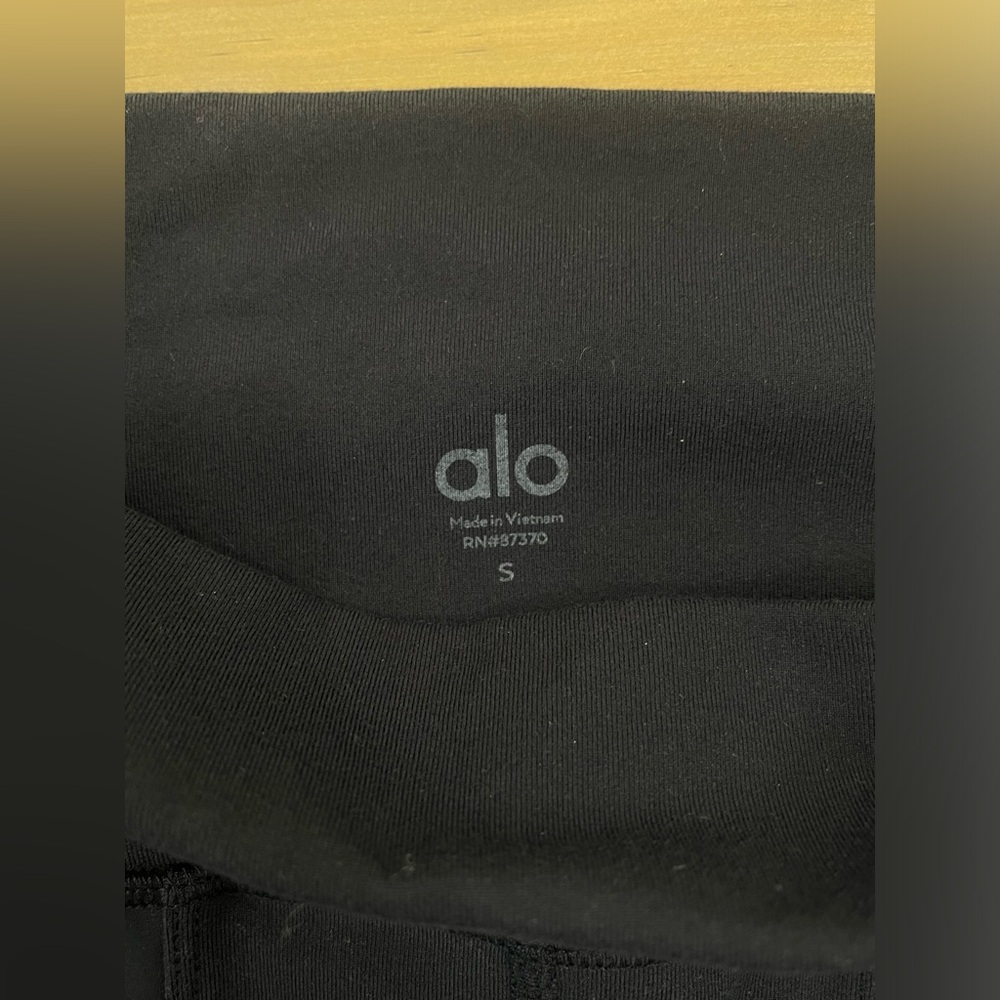 ALO Black High-Waisted Cargo Leggings, Women’s Size Small - Picture 7 of 7